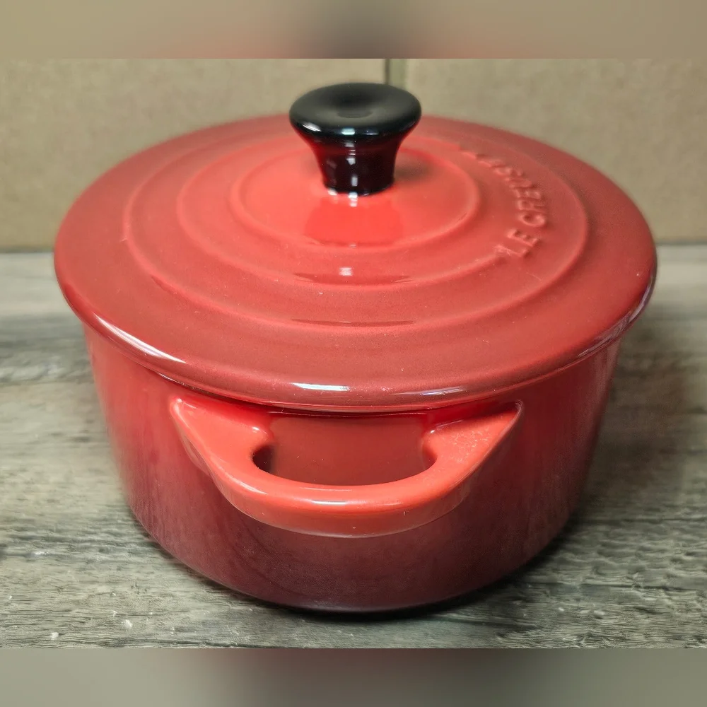 Le Creuset Mini Round Cocotte 14cm Red  New - Picture 4 of 8